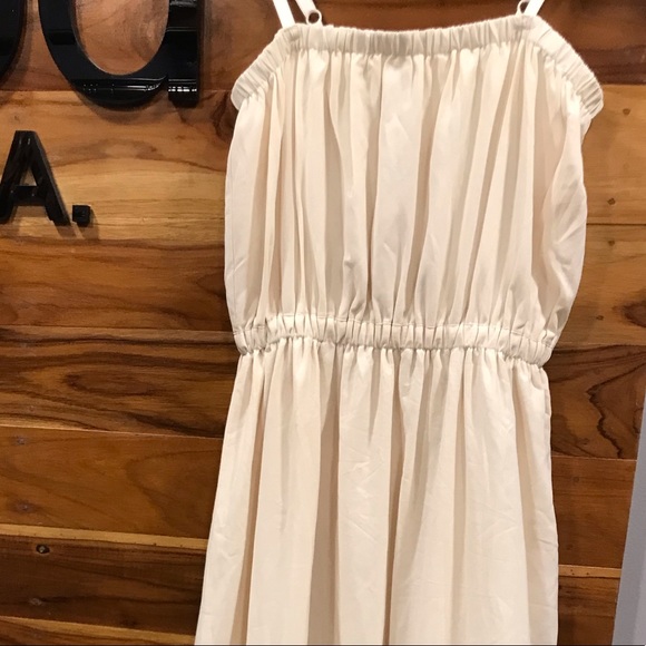 Beautiful Dress with lace detail-New✨ - Picture 4 of 16